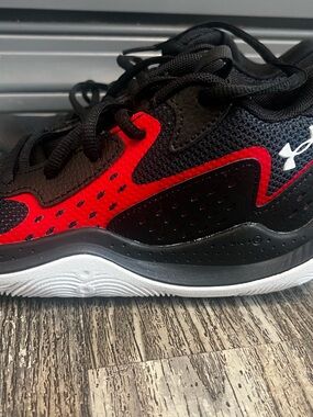 Under Armour Kids Black and Red Low-Top Sneakers